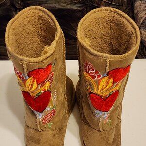 Vintage Women's Light Weight Unbranded Brown Boots Embroidered Hearts/Flowers